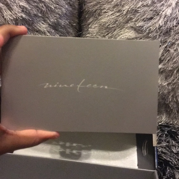 SHOES - Picture 5 of 9